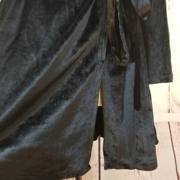 KALANI HILLIKER for Alyce One-Shoulder Velvet Dres - Picture 5 of 7